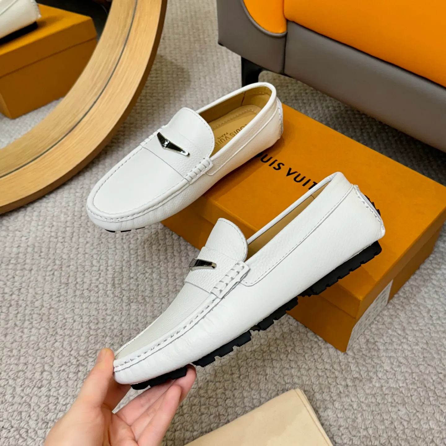 Men's men's shoes 💰420 (Yangli) LV 2⃣️0⃣️2⃣️5️⃣Spring and summer counter GLORIA series models ✈️Original factory special leather production, original last type. A classic driving slip-on casual shoe that shows an elegant style with exquisite craftsmanship details such as Monogram embossing all over the upper🌀Italian imported calfskin fabric Sheepskin foot pads➕Inside～Private mold replica sole Unique style Comfortable driving slip-on Size: 4-12 (38-46) Comes with [Counter packaging: original box, wrapping paper, card, instruction manual, shoehorn, cloth bag] No pressure to enter and leave the counter!